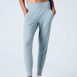 Athleta VENICE MID RISE JOGGER
All-way stretch fabric with a no-dig waistband.